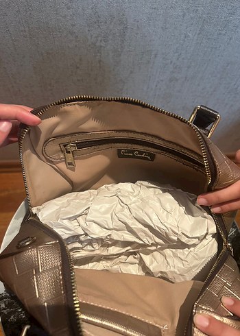 Beden kahverengi Renk Kahverengi Deri Tokalı Pierre Cardin Kadın Çanta