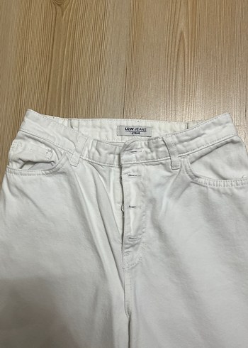 Düğmeli Beyaz Midi Kadın Kot Pantolon - Görsel 3