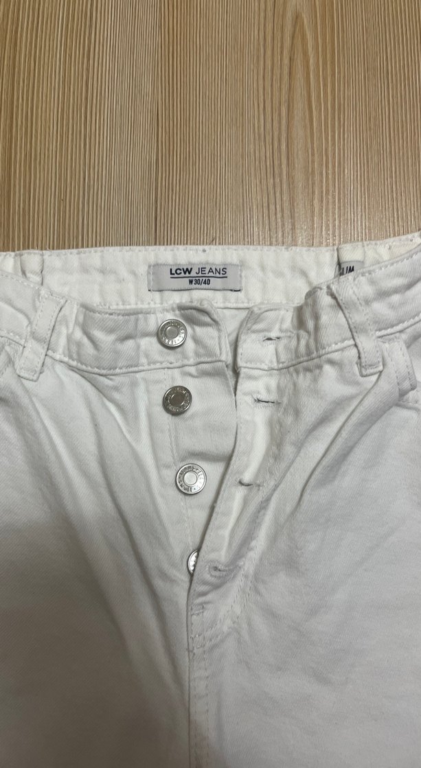 Düğmeli Beyaz Midi Kadın Kot Pantolon - Görsel 2