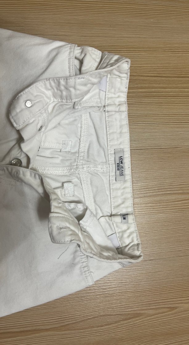 Düğmeli Beyaz Midi Kadın Kot Pantolon - Görsel 4