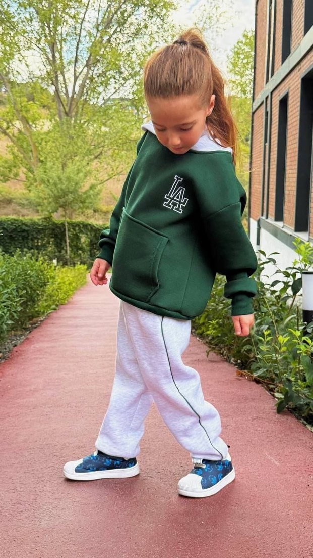 Kız Çocuk Kapüşonlu Yeşil Sweatshirt ve Gri Eşofman - Görsel 2