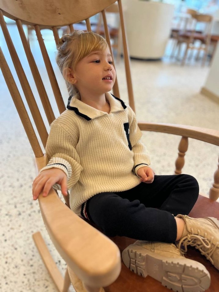 Kız Çocuk Gri Desenli Örgü Kazak - Görsel 2