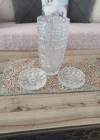 Beyaz şeffaf Desenli kristal Vazo ve 2 adet küllük