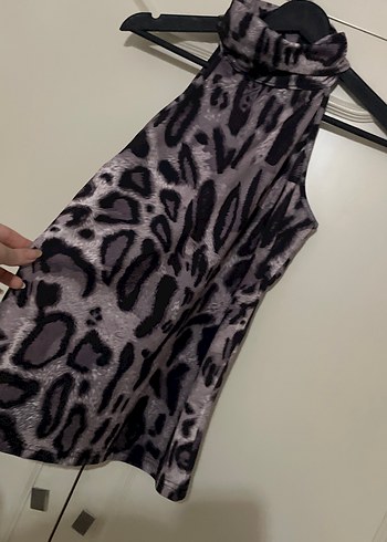 Yüksek Yakalı, Kolsuz, Yılan Desenli Hamile Bluzu - Görsel 2