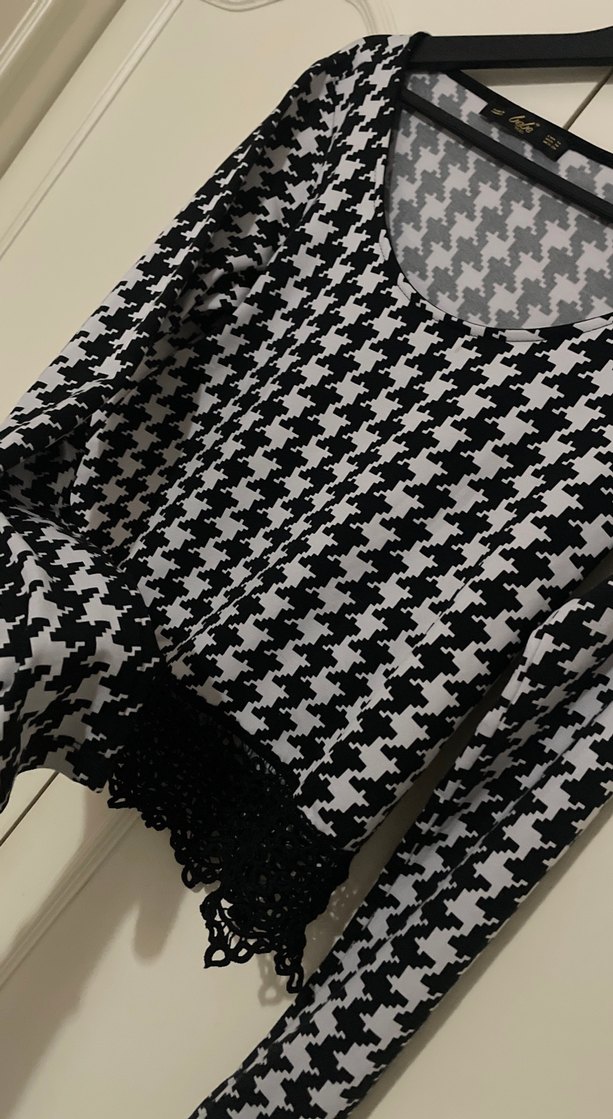 Gri Desenli Uzun Kollu Dantel Detaylı Bluz - Görsel 2