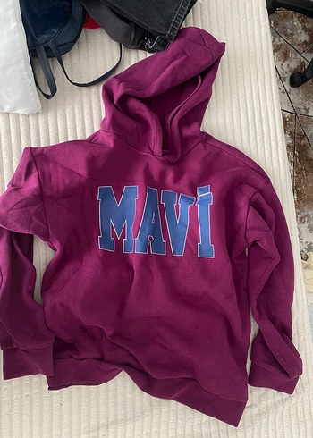 Mavi Baskılı Kapüşonlu Mor Sweatshirt