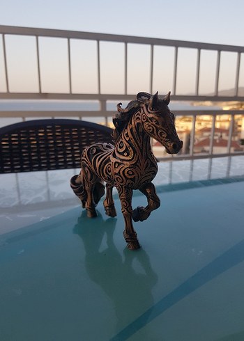 Bronz Desenli At