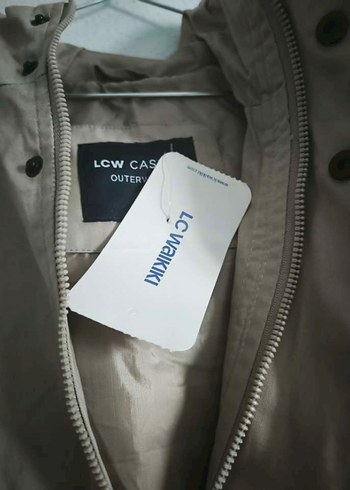 Bej kadın yağmurluk - Minimalist Stil - Görsel 4