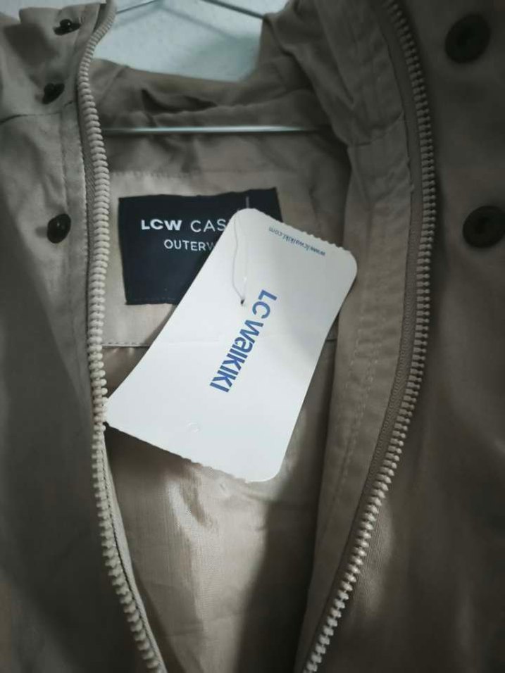 Bej kadın yağmurluk - Minimalist Stil - Görsel 4