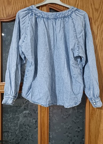 Mavi V Yakalı Denim Kadın Gömlek - Görsel 2