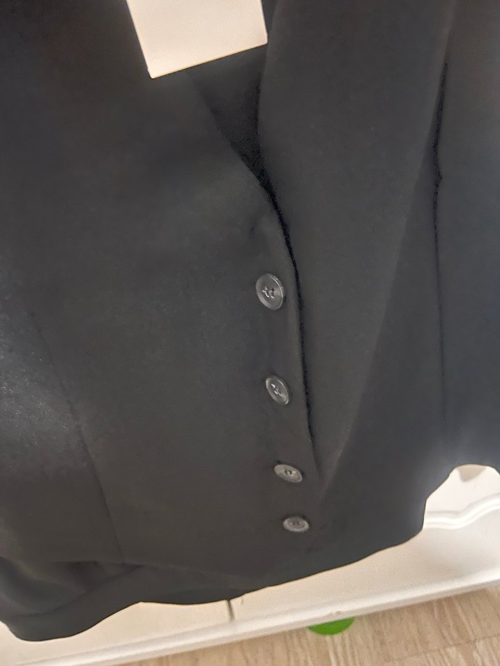 Siyah Kısa Düğmeli Kadın Yelek ve kalem pantolon - Görsel 3