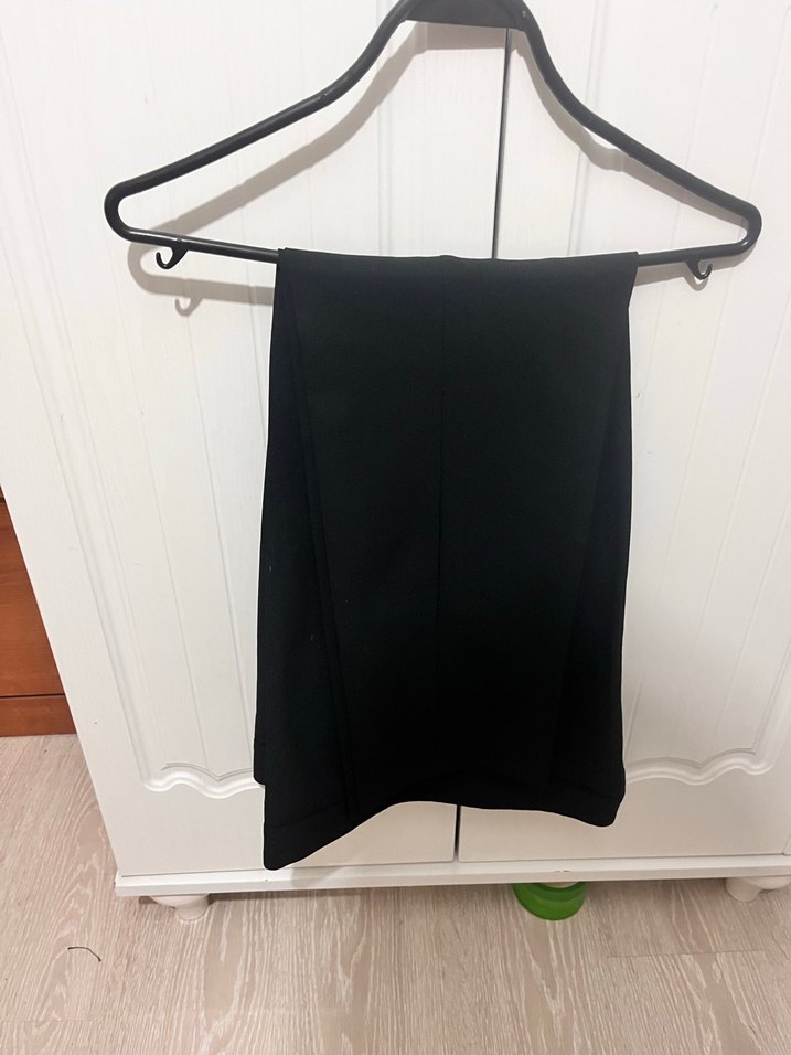 Siyah Kısa Düğmeli Kadın Yelek ve kalem pantolon - Görsel 2