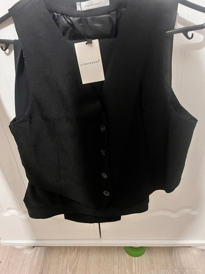 Siyah Kısa Düğmeli Kadın Yelek ve kalem pantolon - Görsel 4