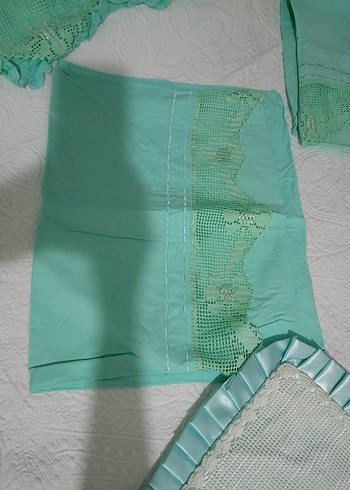 Nakışlı Beyaz ve Pastel Renkli Yatak Örtüsü - Görsel 4