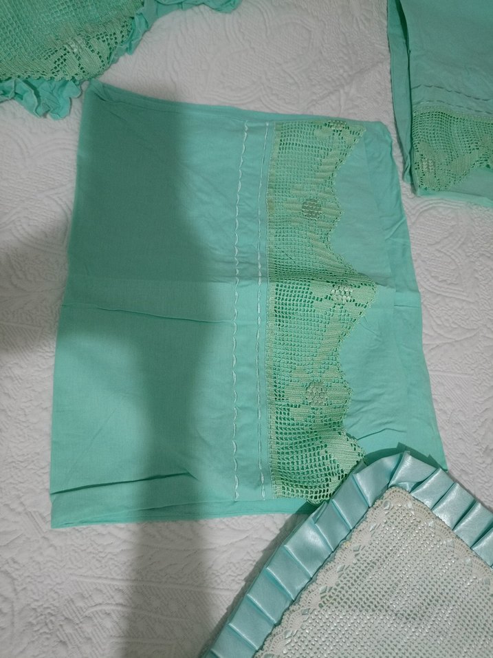 Nakışlı Beyaz ve Pastel Renkli Yatak Örtüsü - Görsel 4