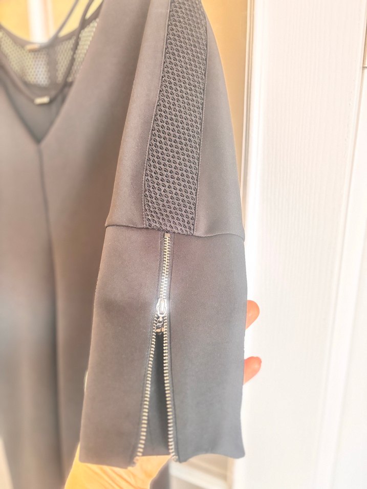 V Yaka Siyah Uzun Elbise - Görsel 3