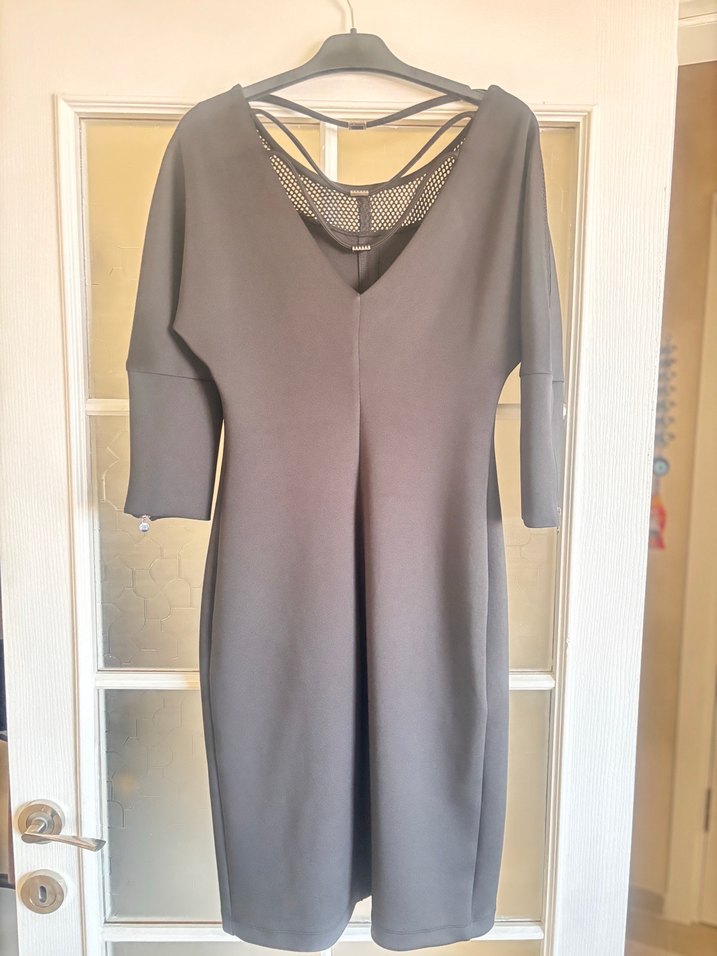 V Yaka Siyah Uzun Elbise - Görsel 2