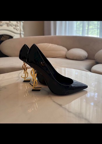 Siyah Rugan Stiletto Topuklu Kadın Ayakkabı