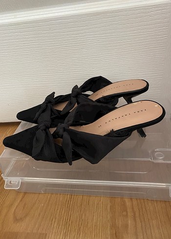 Zara Siyah Stiletto Topuz Detaylı Kadın Akşam Ayakkabısı