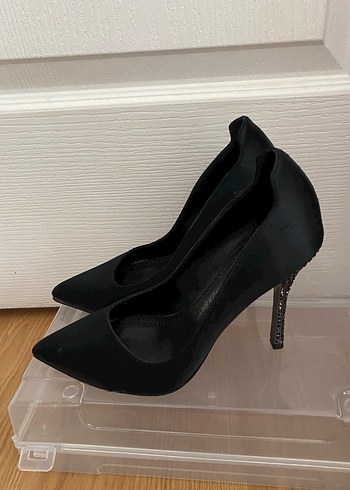 37 Beden Siyah Stiletto Jean michel Cazabat