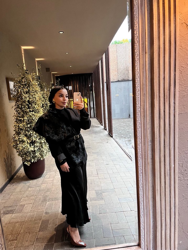 Siyah kürk yaka - Görsel 3