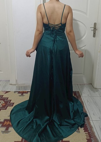 Diğer Zümrüt yeşili saten elbise