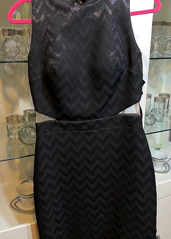 V Yaka Siyah Midi Fit Elbise