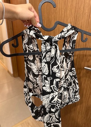 Zara Fermuarlı Bohem Çiçekli Siyah Halter Yelek