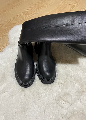 Siyah Deri Topuklu Diz Boyu Kürklü Bot - Görsel 3