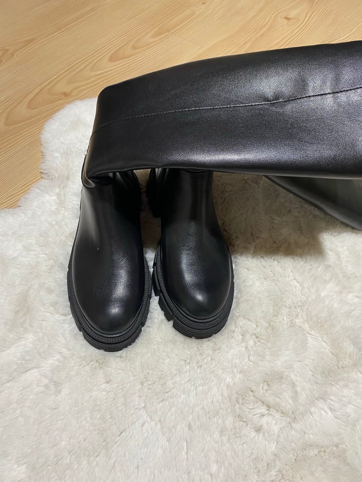 Siyah Deri Topuklu Diz Boyu Kürklü Bot - Görsel 3