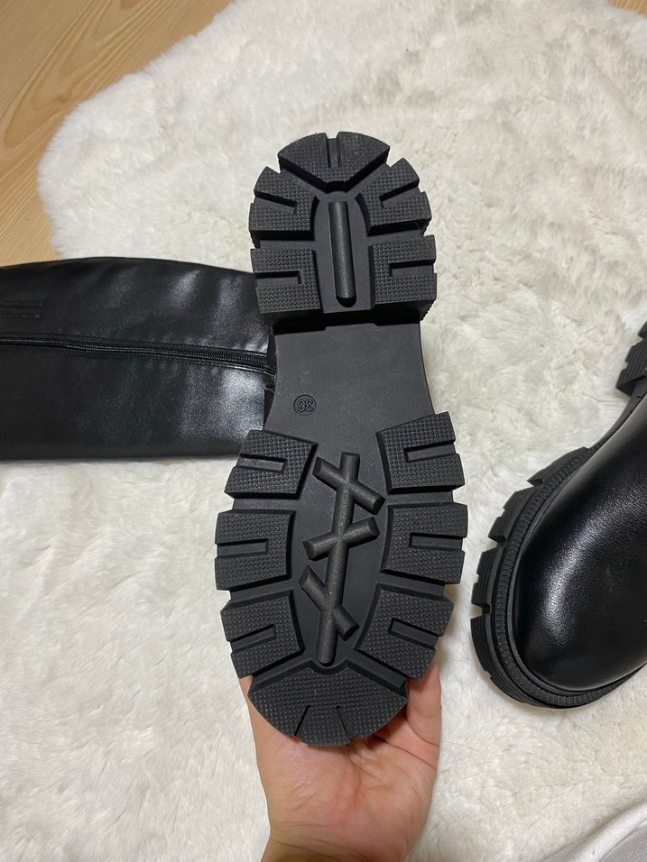 Siyah Deri Topuklu Diz Boyu Kürklü Bot - Görsel 5