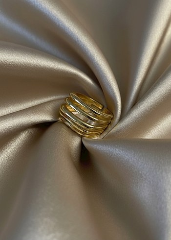 Minimalist Altın Renkli Kadın Yüzük - Görsel 3