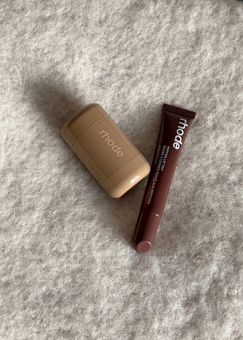 Rhode Koyu Bej Dudak Bakım Seti - Görsel 2