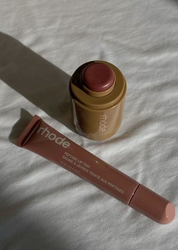 Rhode Koyu Bej Dudak Bakım Seti - Görsel 3