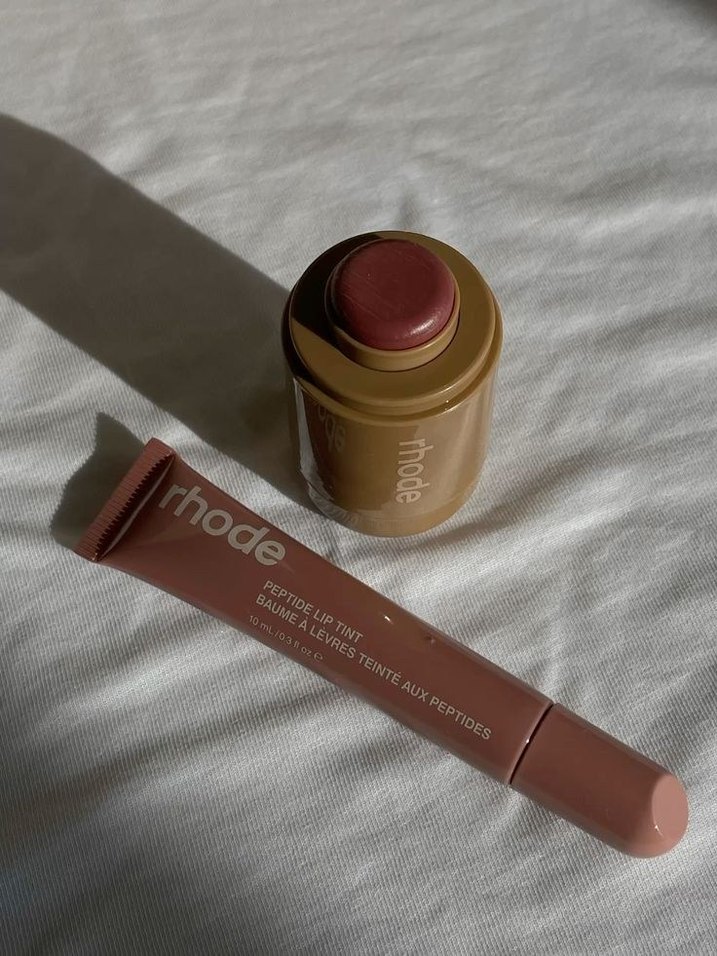 Rhode Koyu Bej Dudak Bakım Seti - Görsel 3