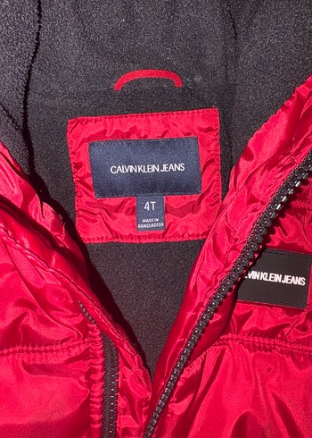 4 Yaş Beden Kapüşonlu Kırmızı Fermuarlı Erkek Çocuk Mont CALVIN KLEIN