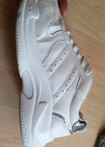 Beyaz Bağcıklı Kadın Spor Stiletto Sneaker