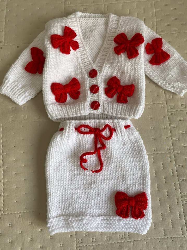 Kızlar için Nakışlı Beyaz Örgü Hırka ve Etek - Görsel 2