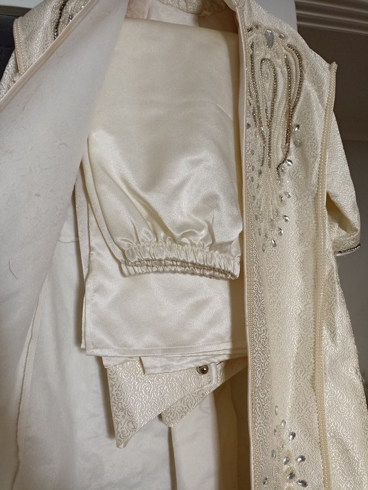 Beyaz İşlemeli Kısa Kollu Çocuk Takımı - Görsel 3