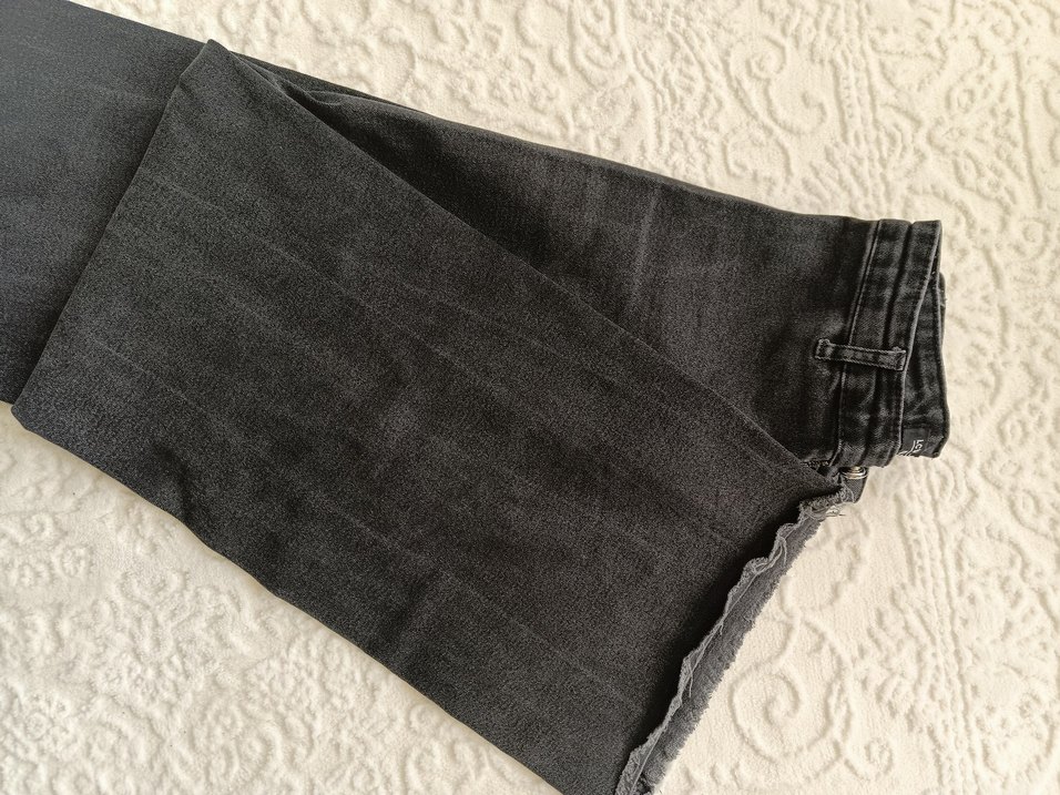 Gri Düğmeli Kadın Midi Kot Pantolon - Görsel 2