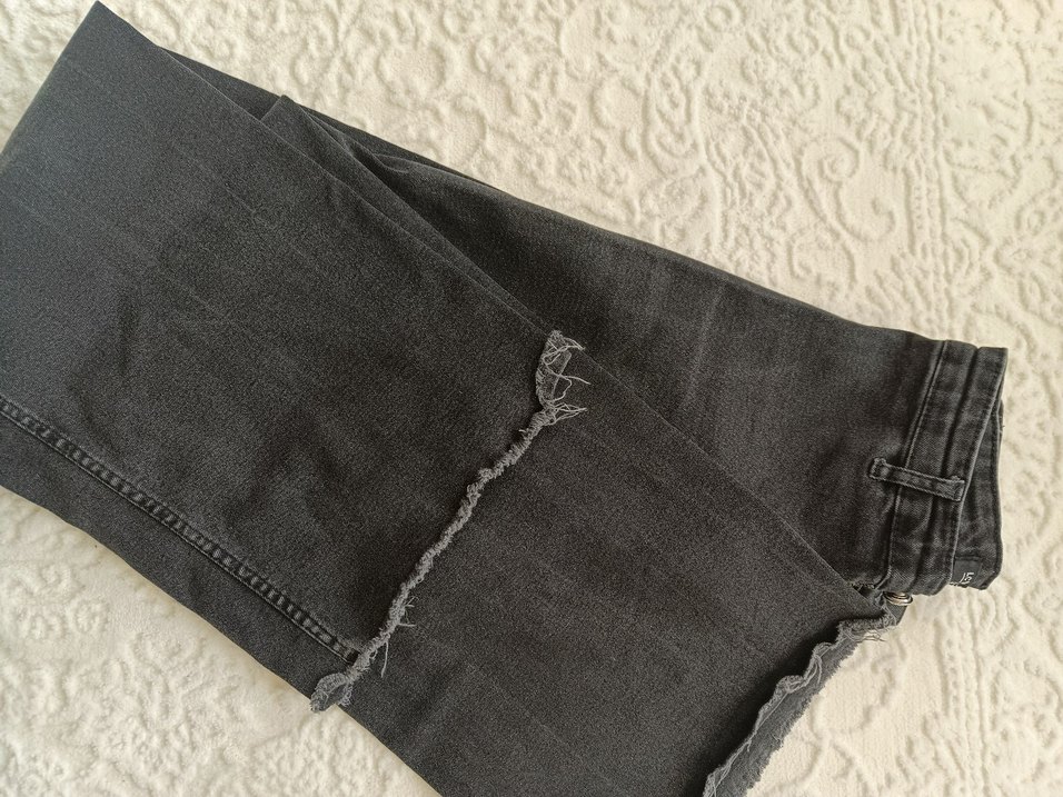 Gri Düğmeli Kadın Midi Kot Pantolon - Görsel 3