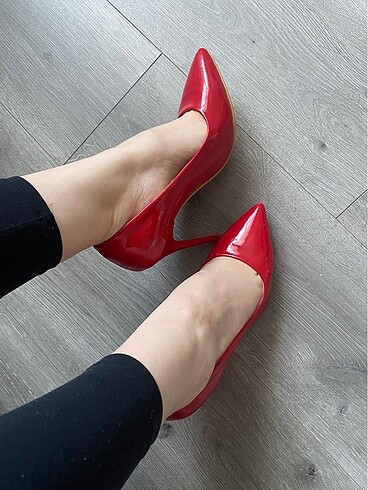 Kırmızı stiletto