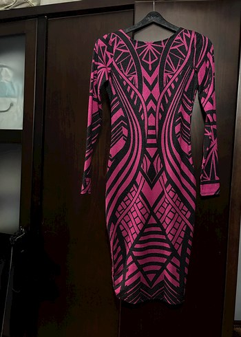 Uzun Kollu Sırtı V yaka açık Pembe Kadın Elbise