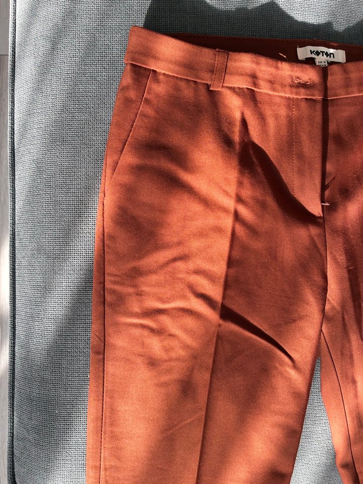 Kadın Kahverengi Piliseli Saten Kumaş Pantolon - Görsel 3