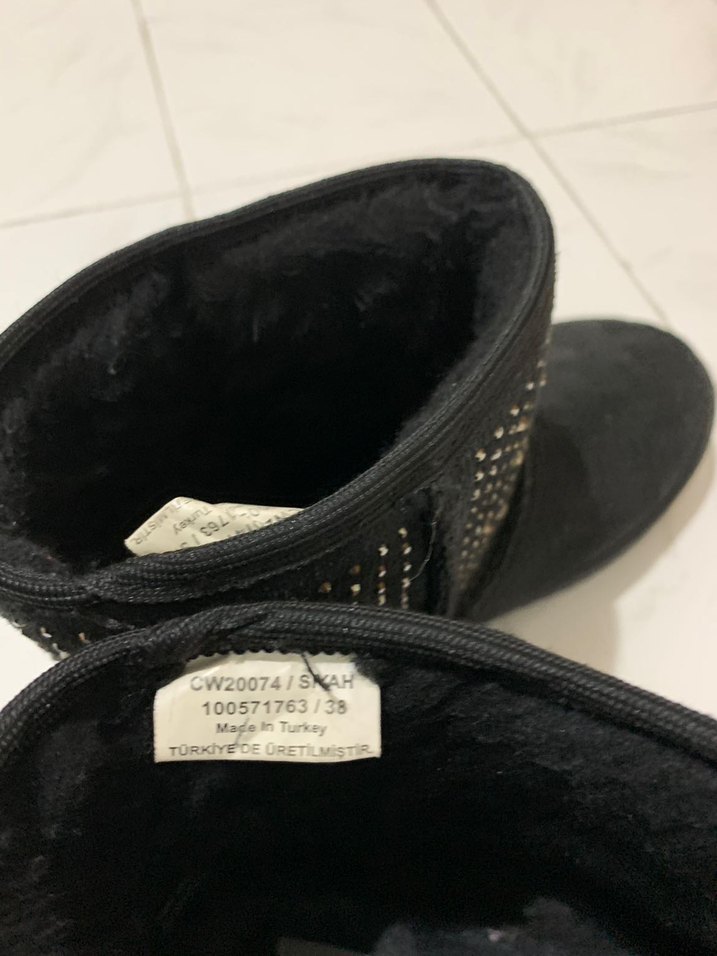 Siyah Süet Tokalı Kadın Bot - Görsel 4