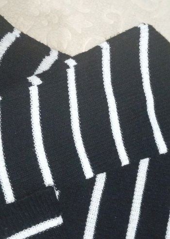 Siyah Beyaz Çizgili İnce Fit Triko - Görsel 3
