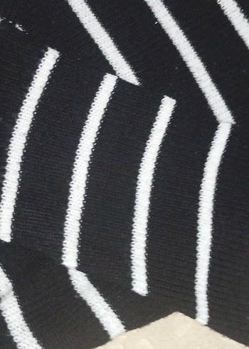 Siyah Beyaz Çizgili İnce Fit Triko - Görsel 2