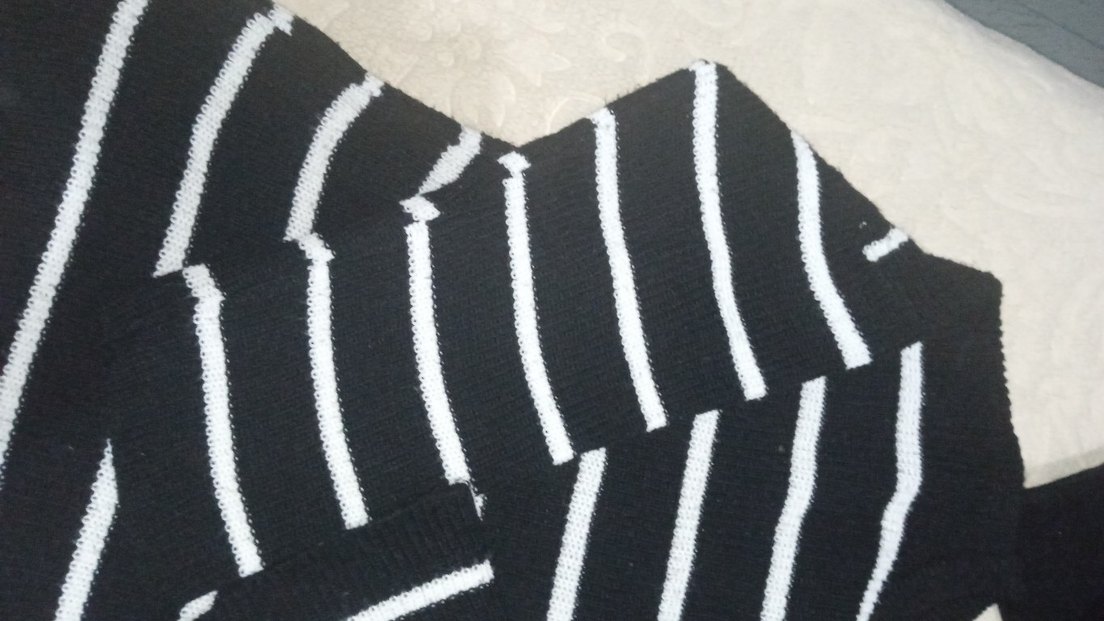 Siyah Beyaz Çizgili İnce Fit Triko - Görsel 3