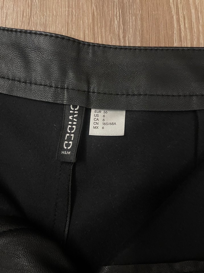 Siyah Deri Mini  Kadın Şort - Görsel 5