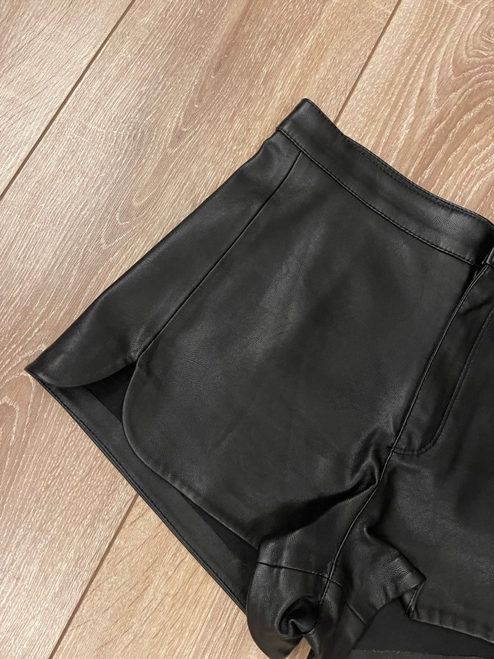 Siyah Deri Mini  Kadın Şort - Görsel 2